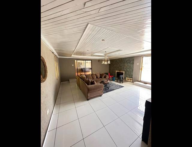 6 BEDROOM HOUSE FOR SALE IN SHARON PARK